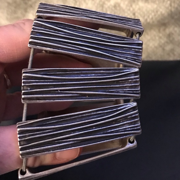 Metal stretch cuff bracelet - Picture 2 of 5